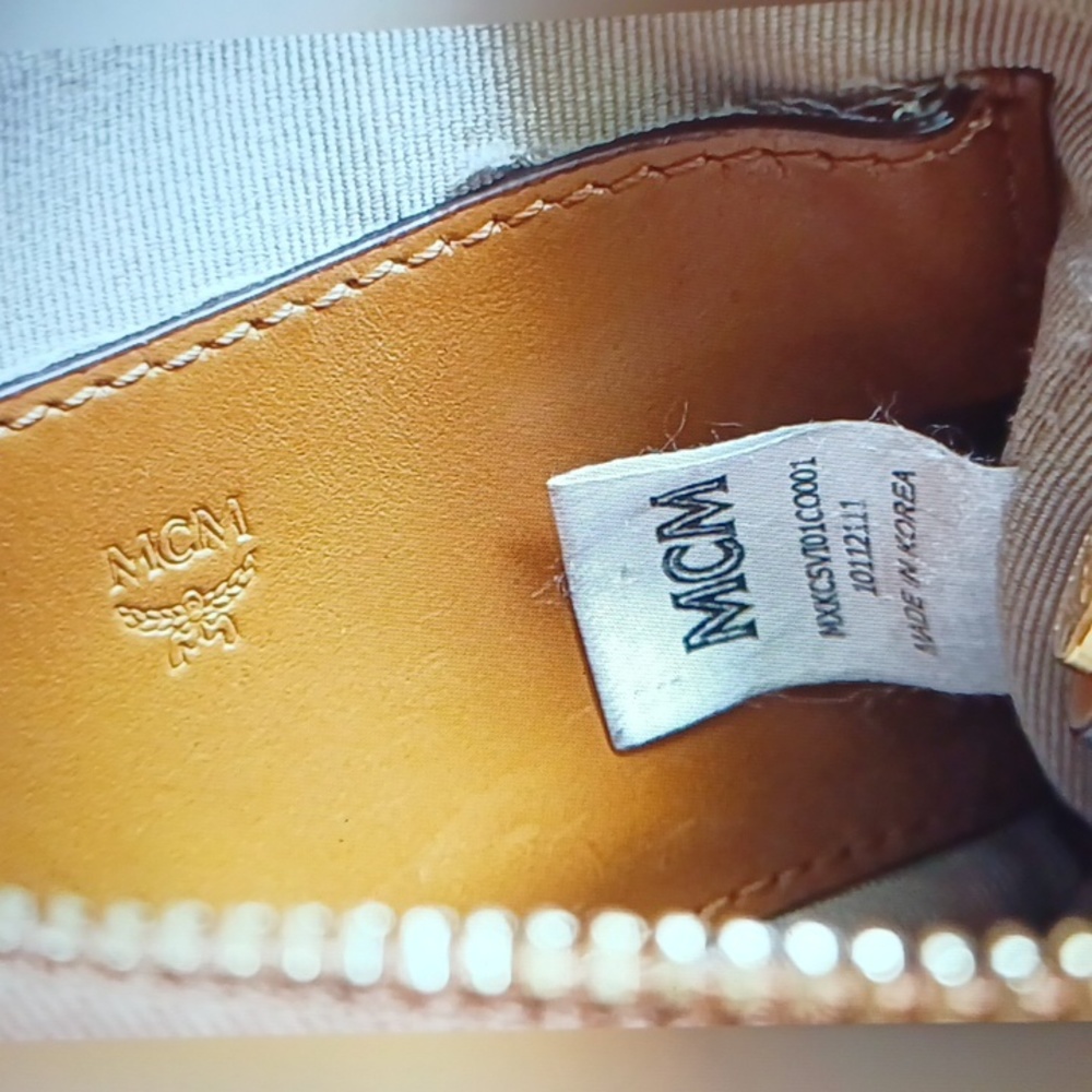 ✨️MCM MONOGRAM KEY POUCH IN VISETOS - Picture 10 of 15